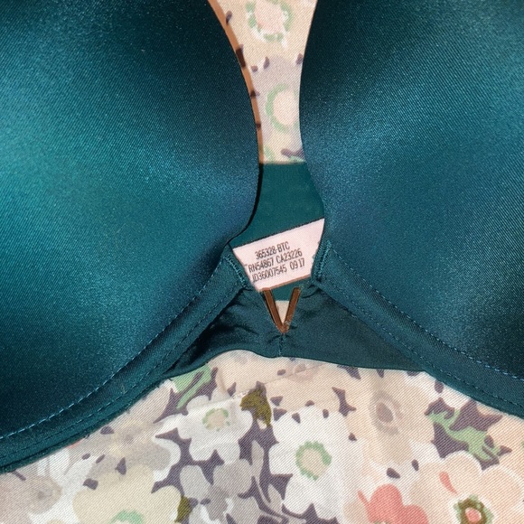 Women’s Victoria’s Secret emerald Very Sexy push up plunge bra - Picture 2 of 4